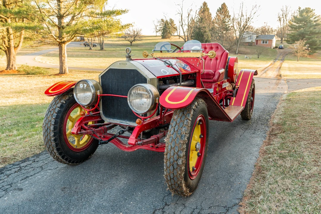 American LaFrance - Image 10 of 31