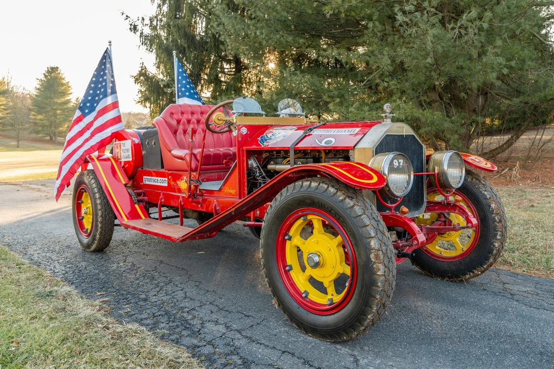American LaFrance - Image 4 of 31