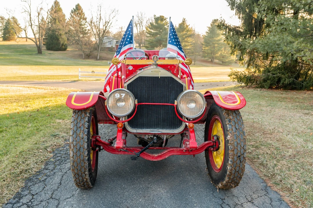 American LaFrance - Image 3 of 31
