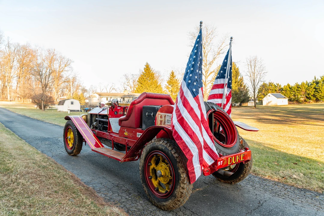 American LaFrance - Image 8 of 31