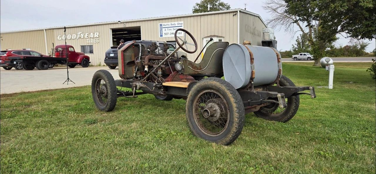 American LaFrance - Image 8 of 31