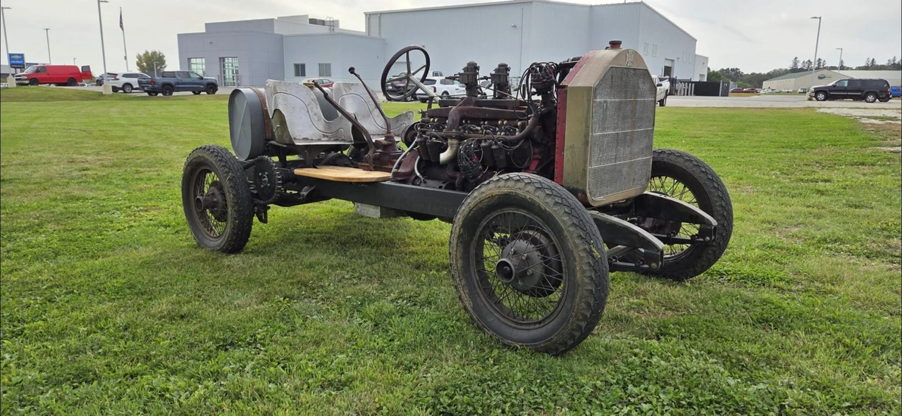 American LaFrance - Image 4 of 31