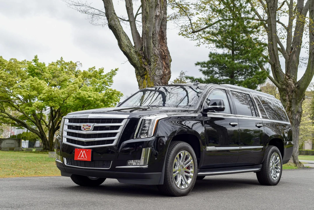 2019 Cadillac Escalade 4th Gen - Image 2 of 31
