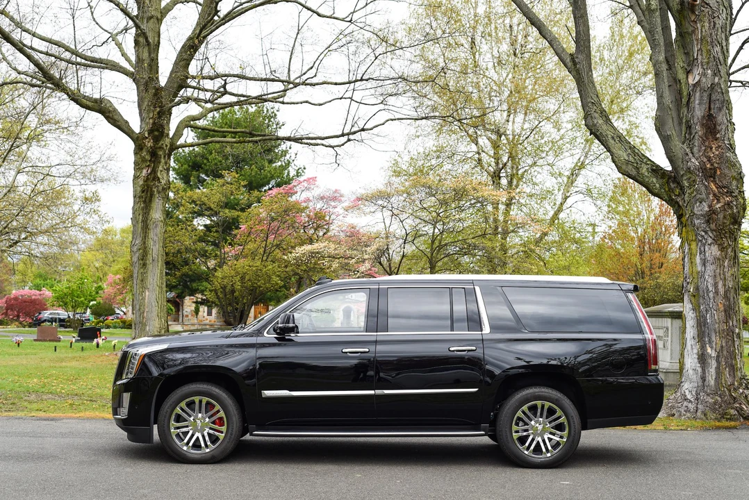 2019 Cadillac Escalade 4th Gen - Image 3 of 31