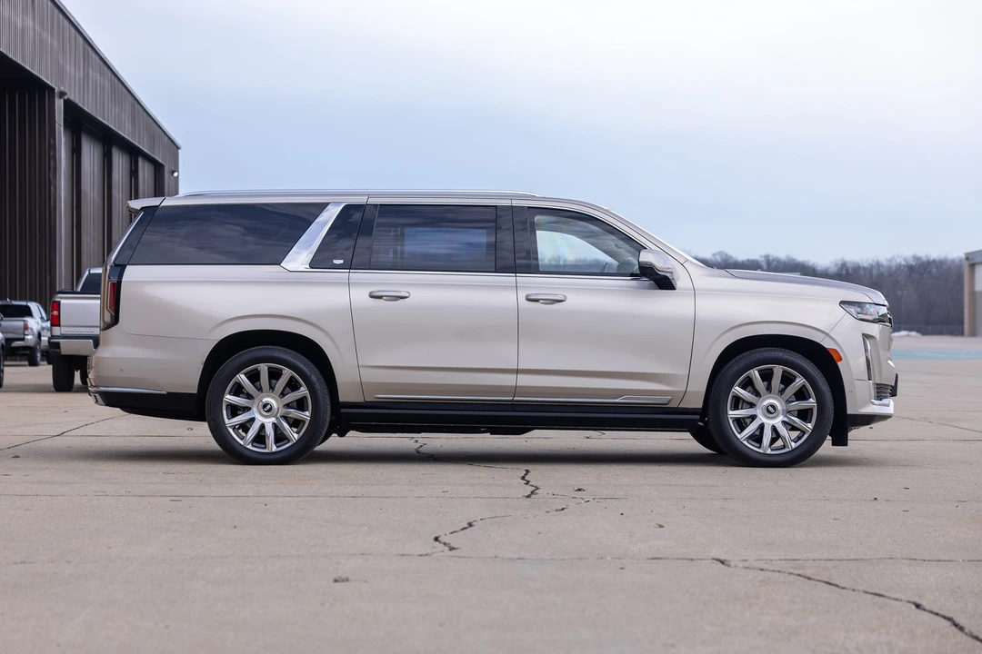 2021 Cadillac Escalade 5th Gen - Image 5 of 31