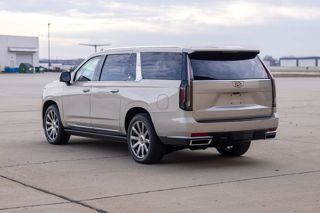 2021 Cadillac Escalade 5th Gen - Image 9 of 31