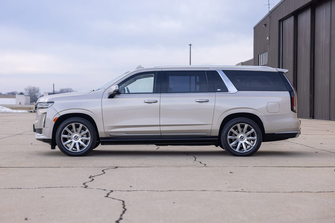 2021 Cadillac Escalade 5th Gen - Image 11 of 31