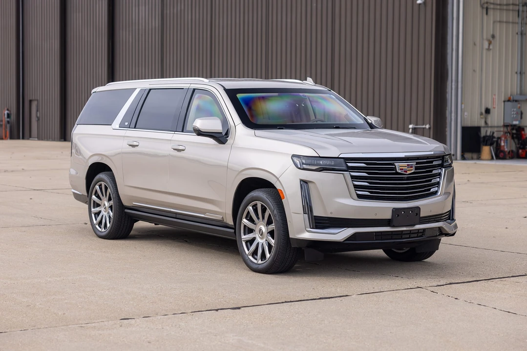 2021 Cadillac Escalade 5th Gen - Image 15 of 31