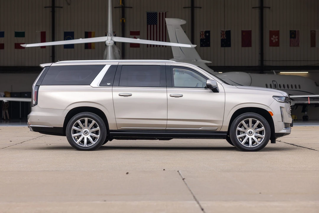 2021 Cadillac Escalade 5th Gen - Image 17 of 31