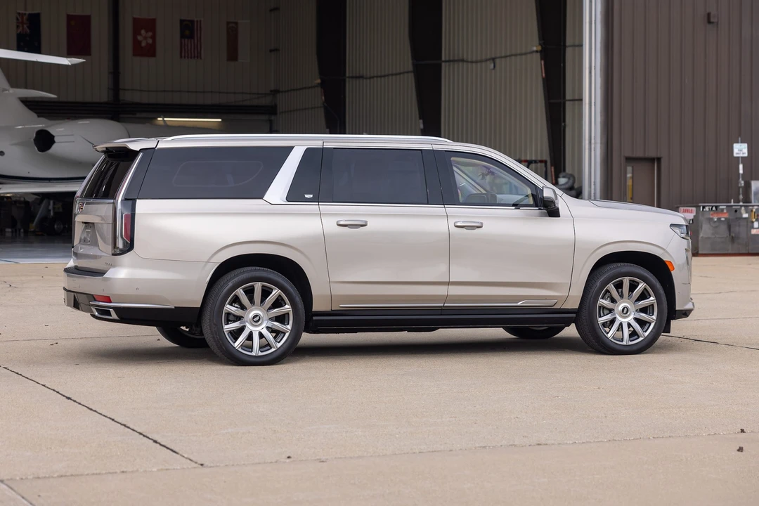 2021 Cadillac Escalade 5th Gen - Image 18 of 31