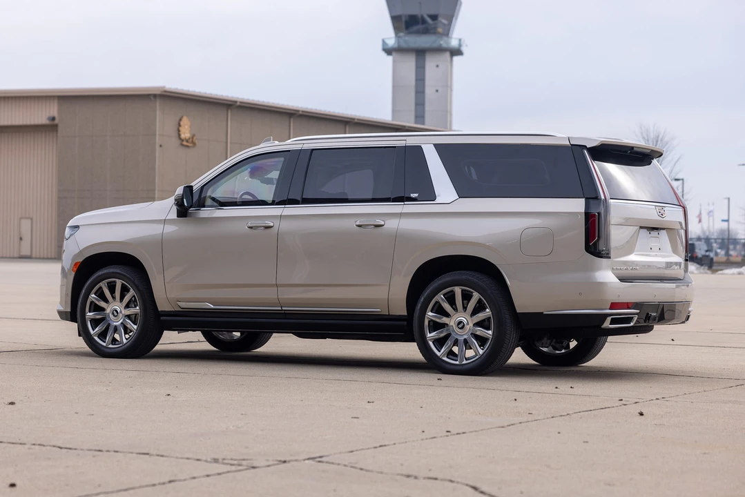2021 Cadillac Escalade 5th Gen - Image 22 of 31