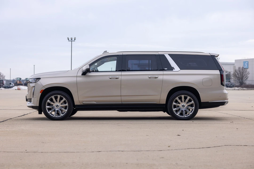 2021 Cadillac Escalade 5th Gen - Image 23 of 31
