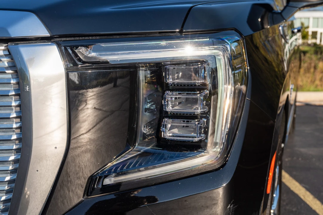 2022 GMC Yukon 5th Gen - Image 28 of 31