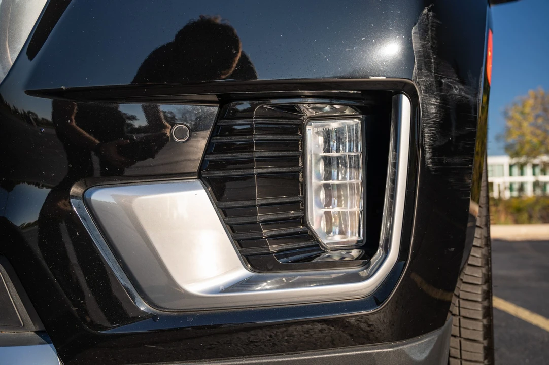 2022 GMC Yukon 5th Gen - Image 27 of 31