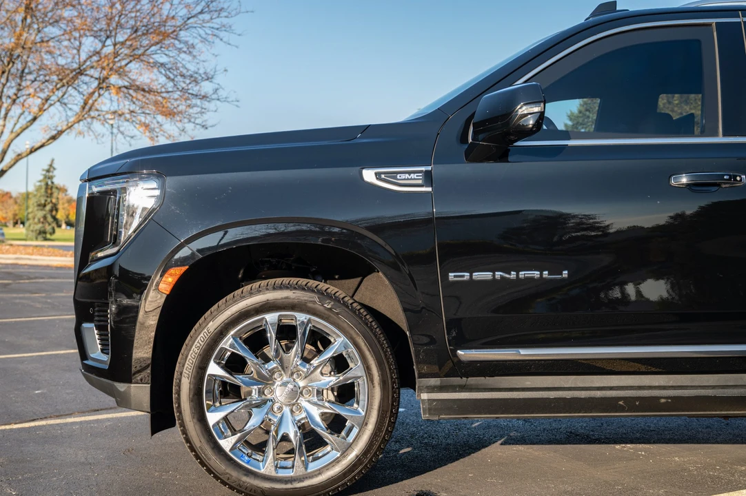 2022 GMC Yukon 5th Gen - Image 14 of 31