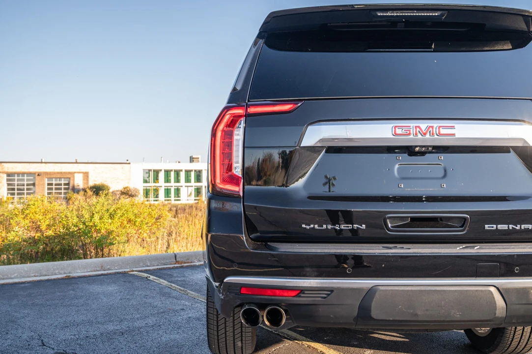 2022 GMC Yukon 5th Gen - Image 16 of 31