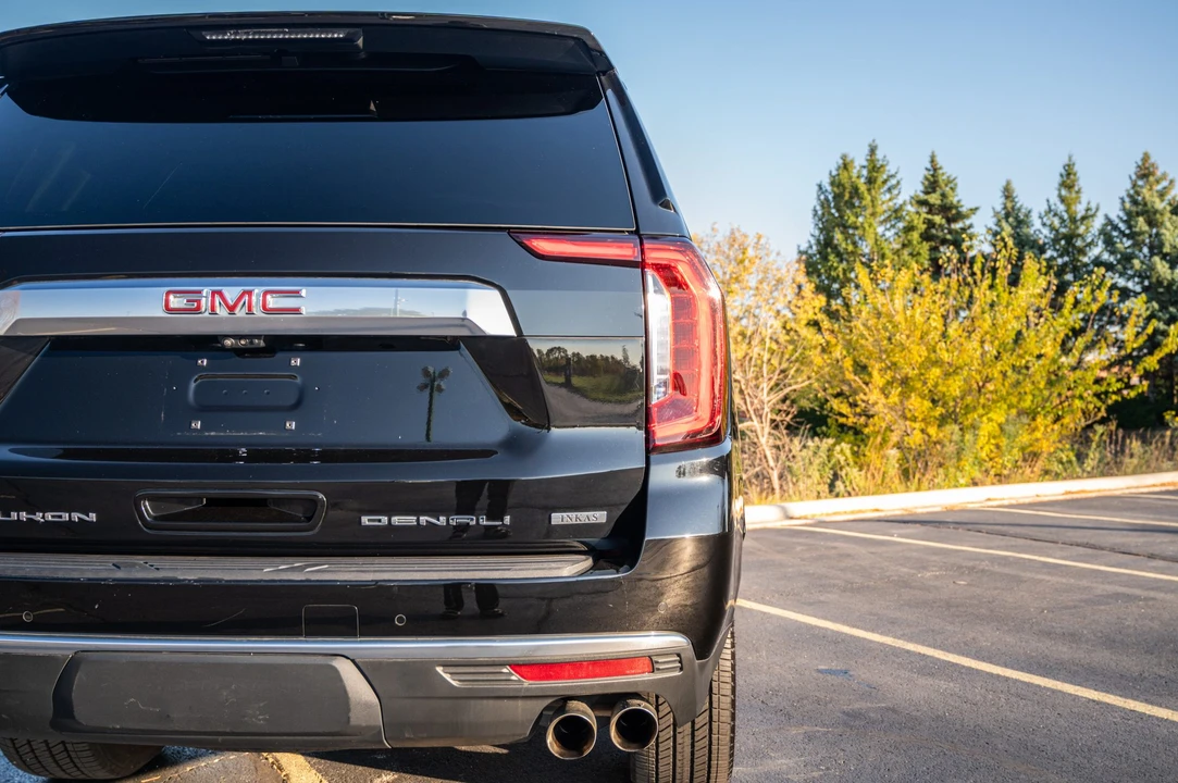 2022 GMC Yukon 5th Gen - Image 17 of 31