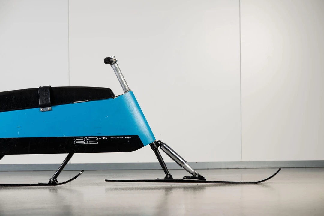 Porsche - Image 19 of 31