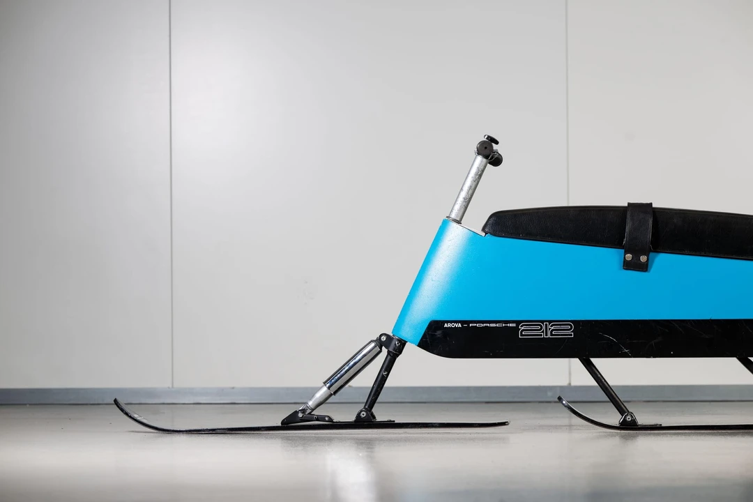 Porsche - Image 14 of 31