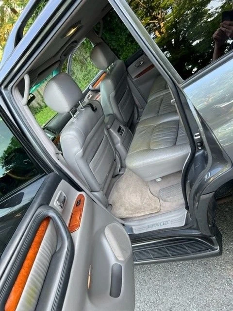 2006 Lexus LX 2nd Gen - Image 17 of 23