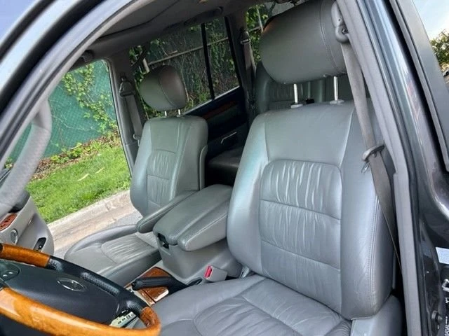 2006 Lexus LX 2nd Gen - Image 16 of 23