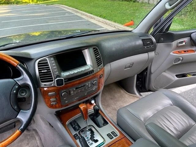 2006 Lexus LX 2nd Gen - Image 14 of 23