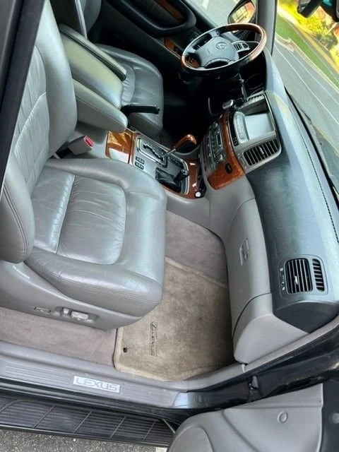 2006 Lexus LX 2nd Gen - Image 12 of 23
