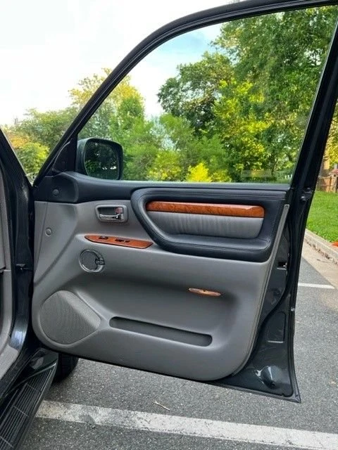 2006 Lexus LX 2nd Gen - Image 8 of 23
