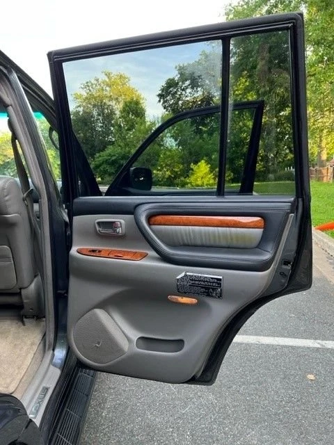 2006 Lexus LX 2nd Gen - Image 10 of 21