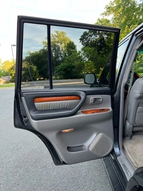2006 Lexus LX 2nd Gen - Image 15 of 21