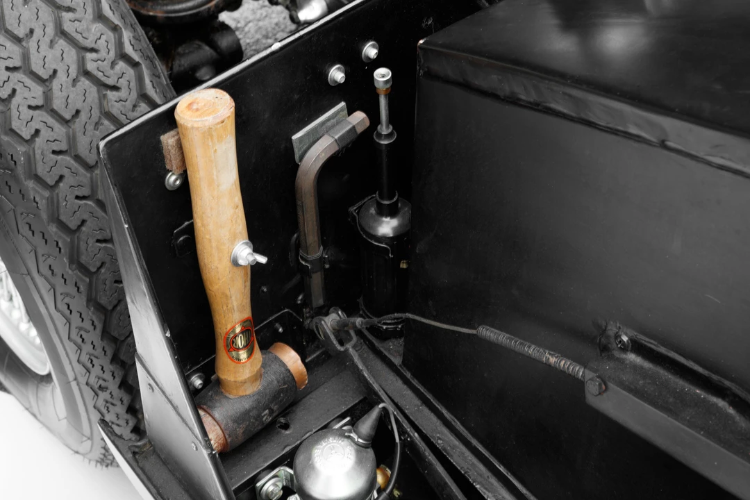 Aston Martin DB1 & DB2 & DB2/4 & DB Mark III - Image 15 of 25