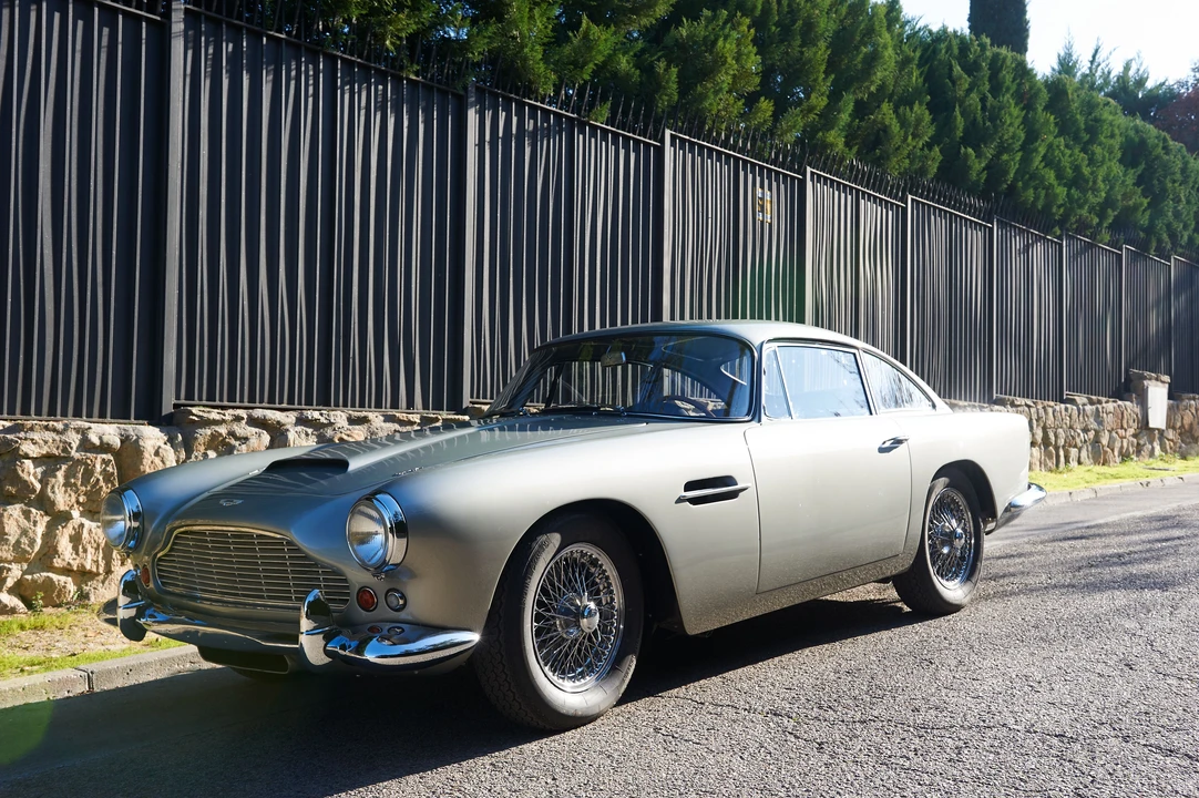 Aston Martin DB4 - Image 2 of 19