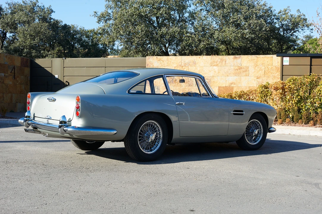 Aston Martin DB4 - Image 3 of 19