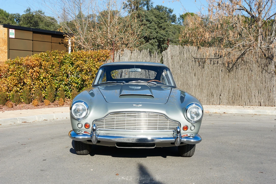 Aston Martin DB4 - Image 4 of 19