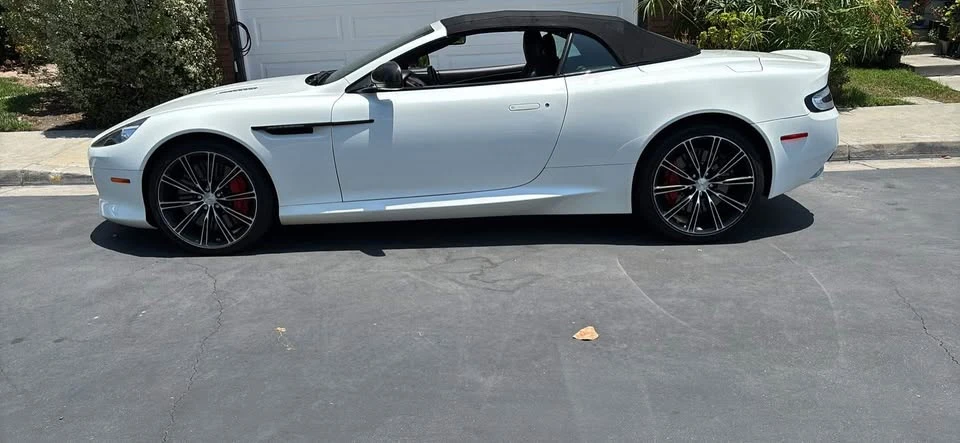 Aston Martin DB9 - Image 2 of 11