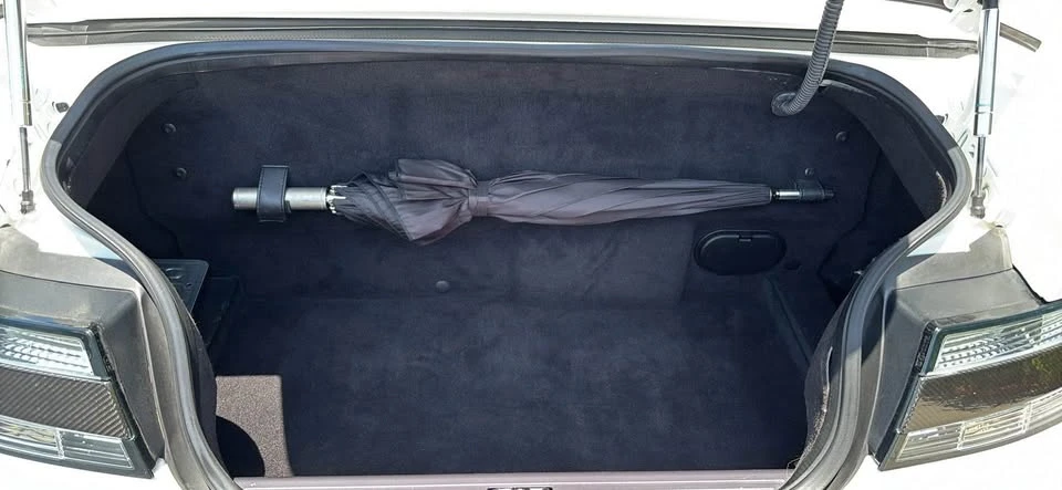 Aston Martin DB9 - Image 9 of 11