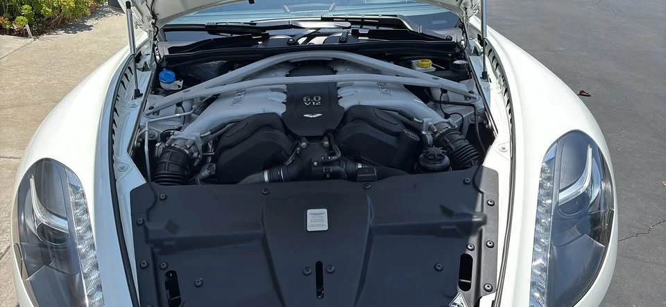Aston Martin DB9 - Image 10 of 11