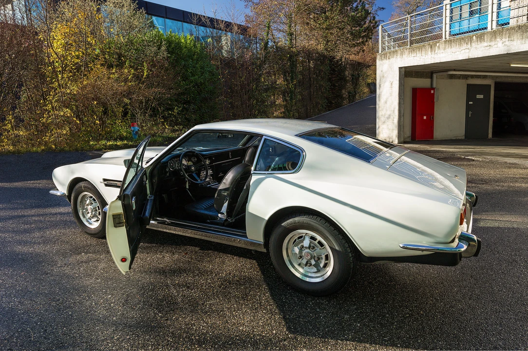 Aston Martin AM V8 - Image 9 of 16