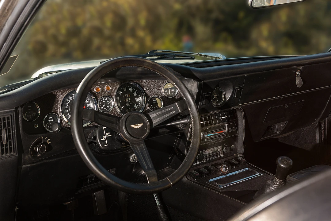 Aston Martin AM V8 - Image 11 of 16