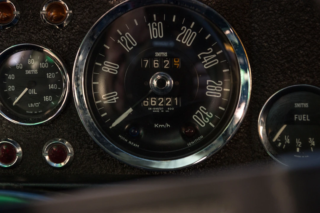 Aston Martin AM V8 - Image 13 of 16