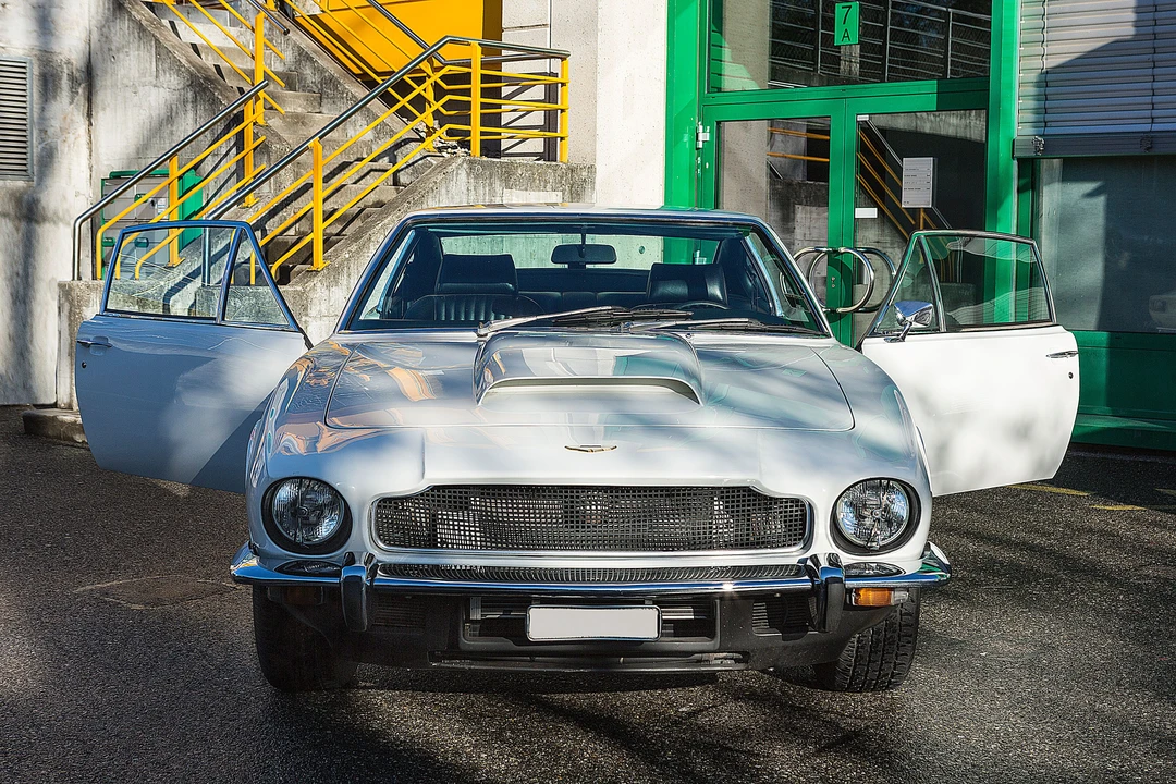 Aston Martin AM V8 - Image 8 of 16