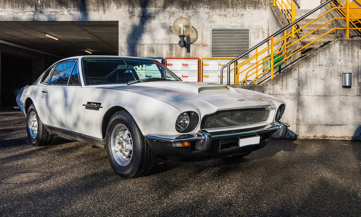 Aston Martin AM V8 - Image 2 of 16