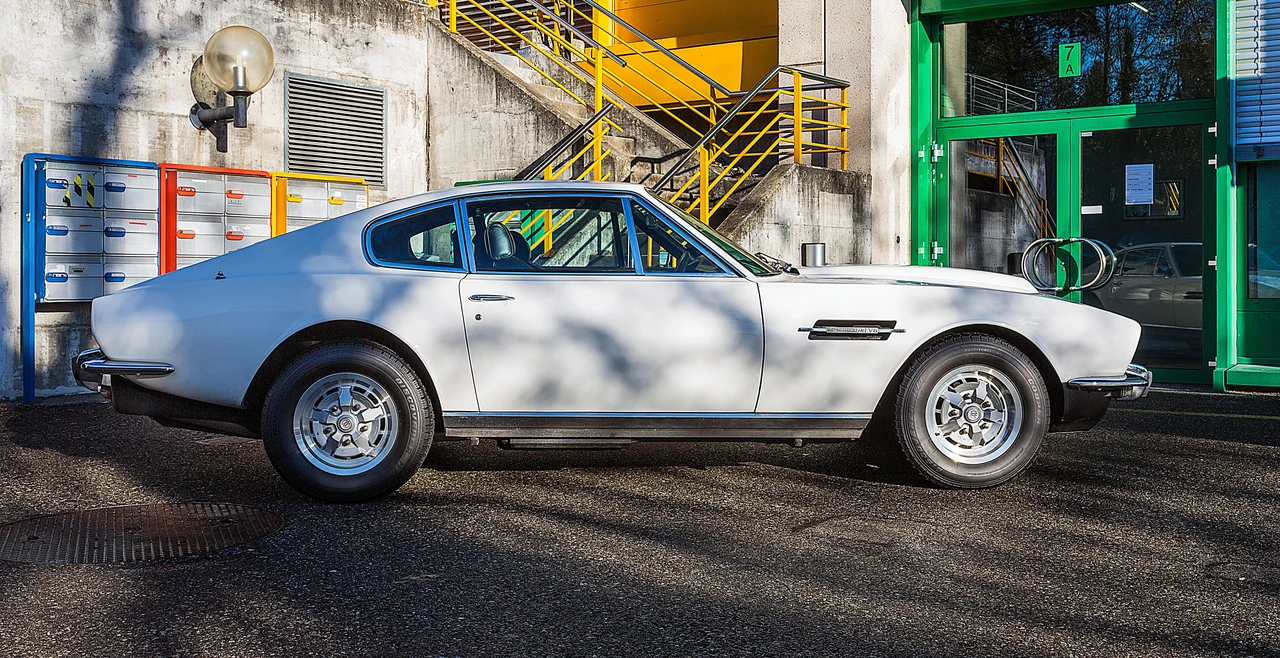 Aston Martin AM V8 - Image 3 of 16