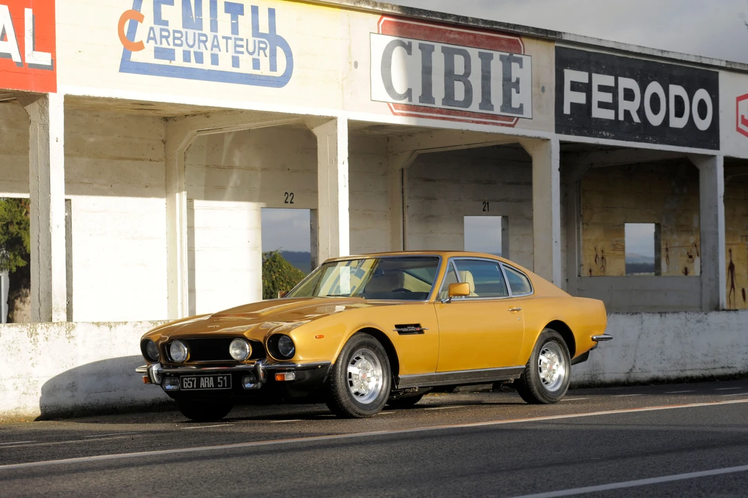 Aston Martin AM V8 - Image 3 of 31