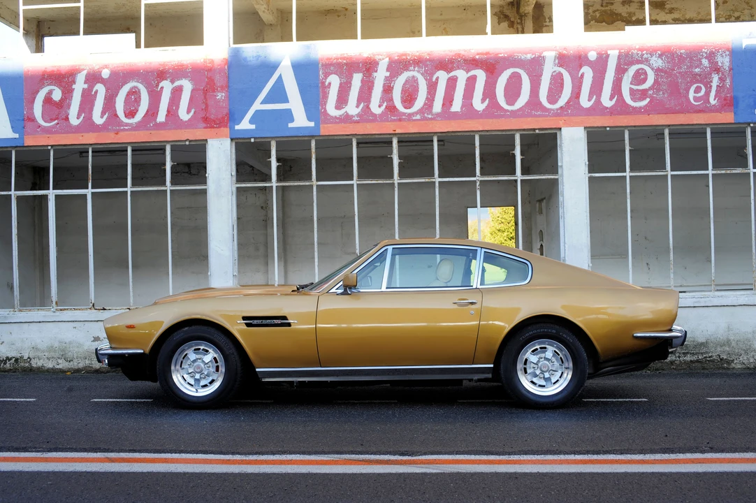 Aston Martin AM V8 - Image 8 of 31