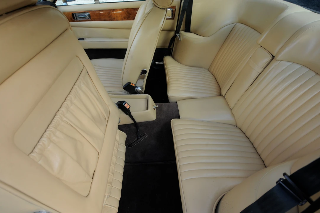Aston Martin AM V8 - Image 24 of 31