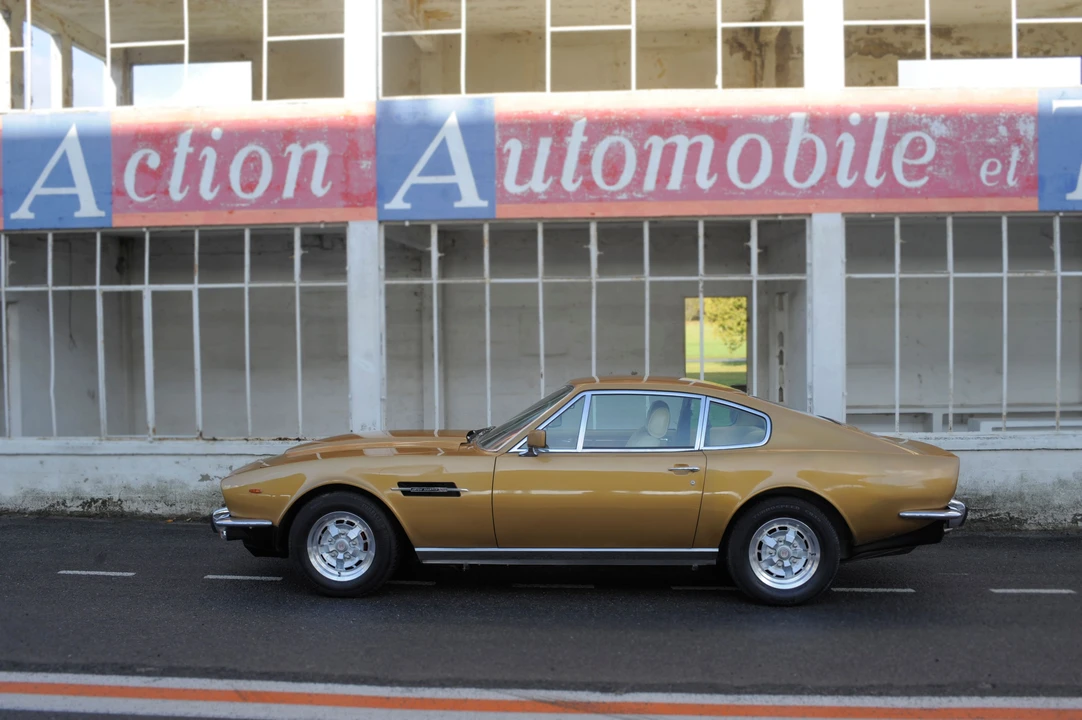 Aston Martin AM V8 - Image 9 of 31