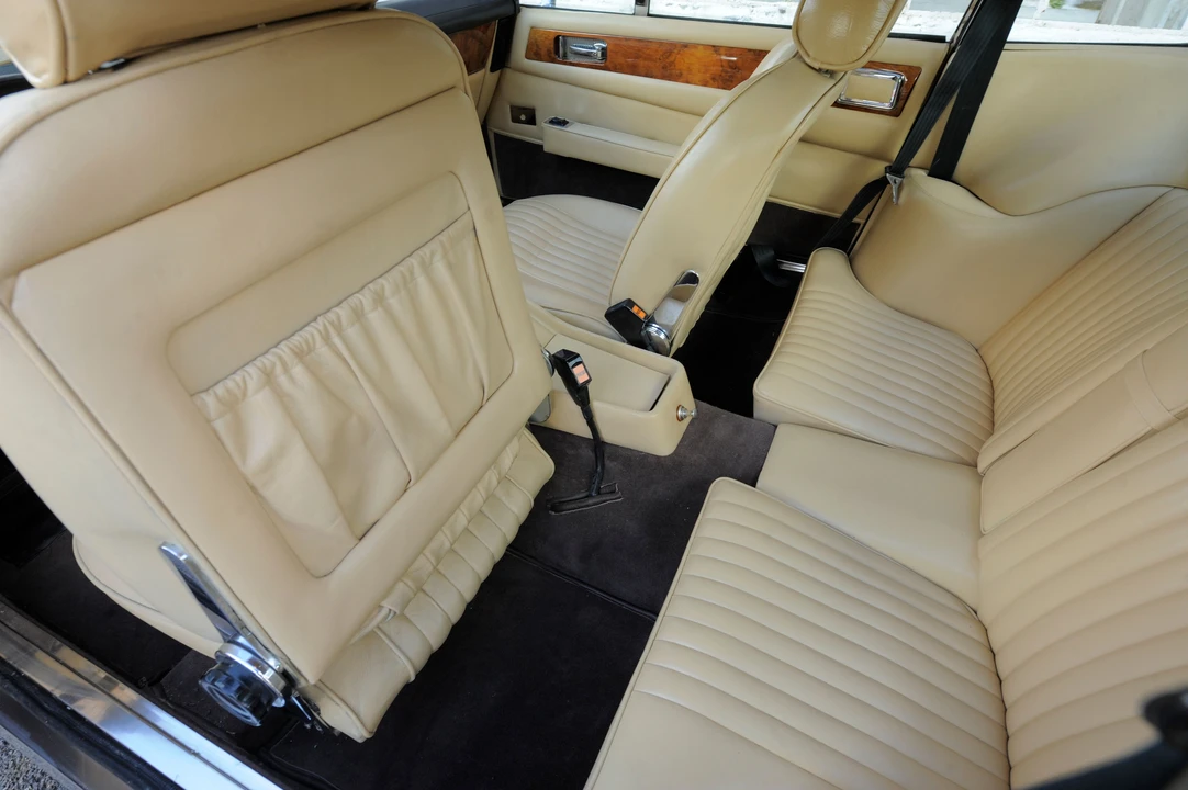Aston Martin AM V8 - Image 23 of 31