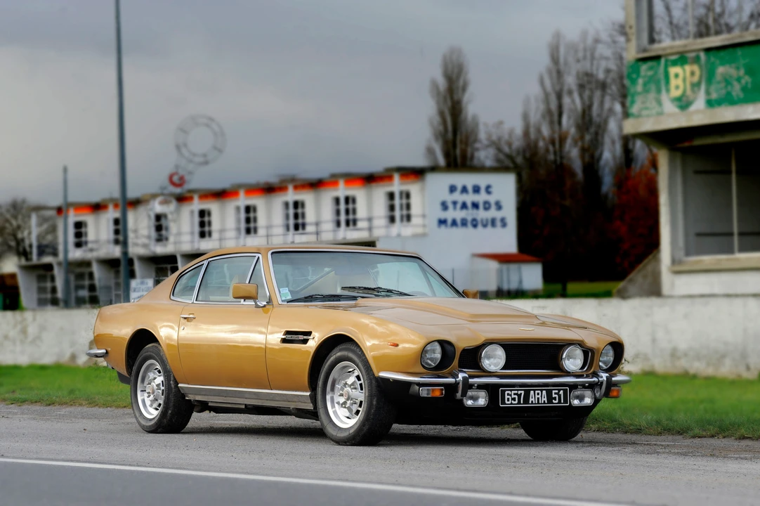 Aston Martin AM V8 - Image 2 of 31