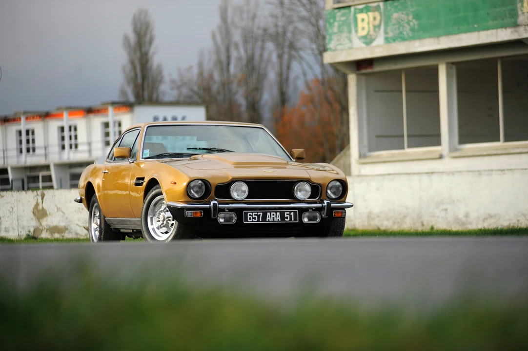 Aston Martin AM V8 - Image 12 of 31